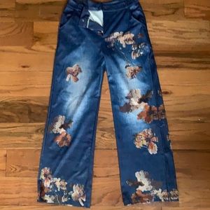 Bohemian light weight super soft floral pants! Polyester and cotton.